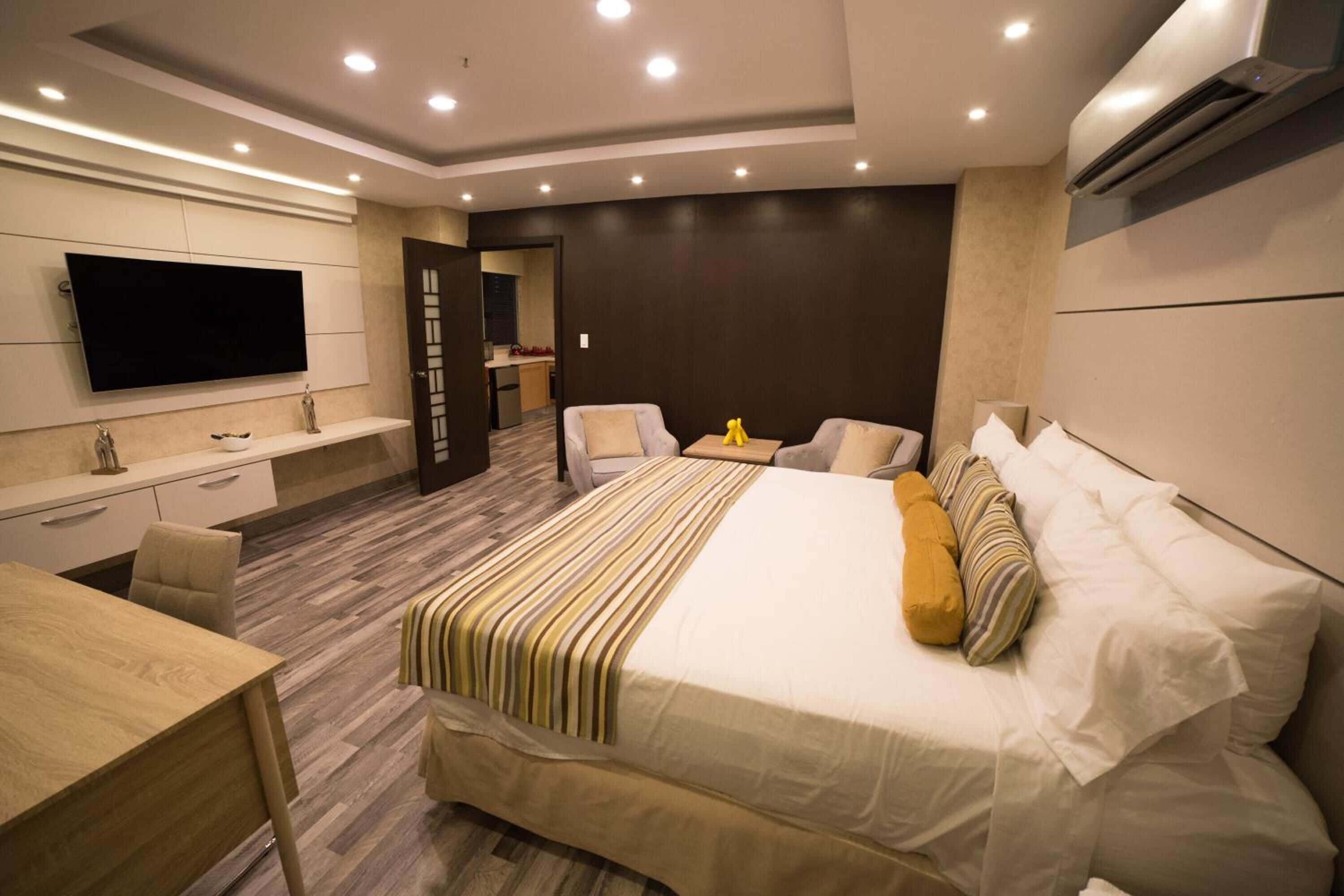 Presidential Studio Suite | Premium bedding, minibar, in-room safe, blackout drapes