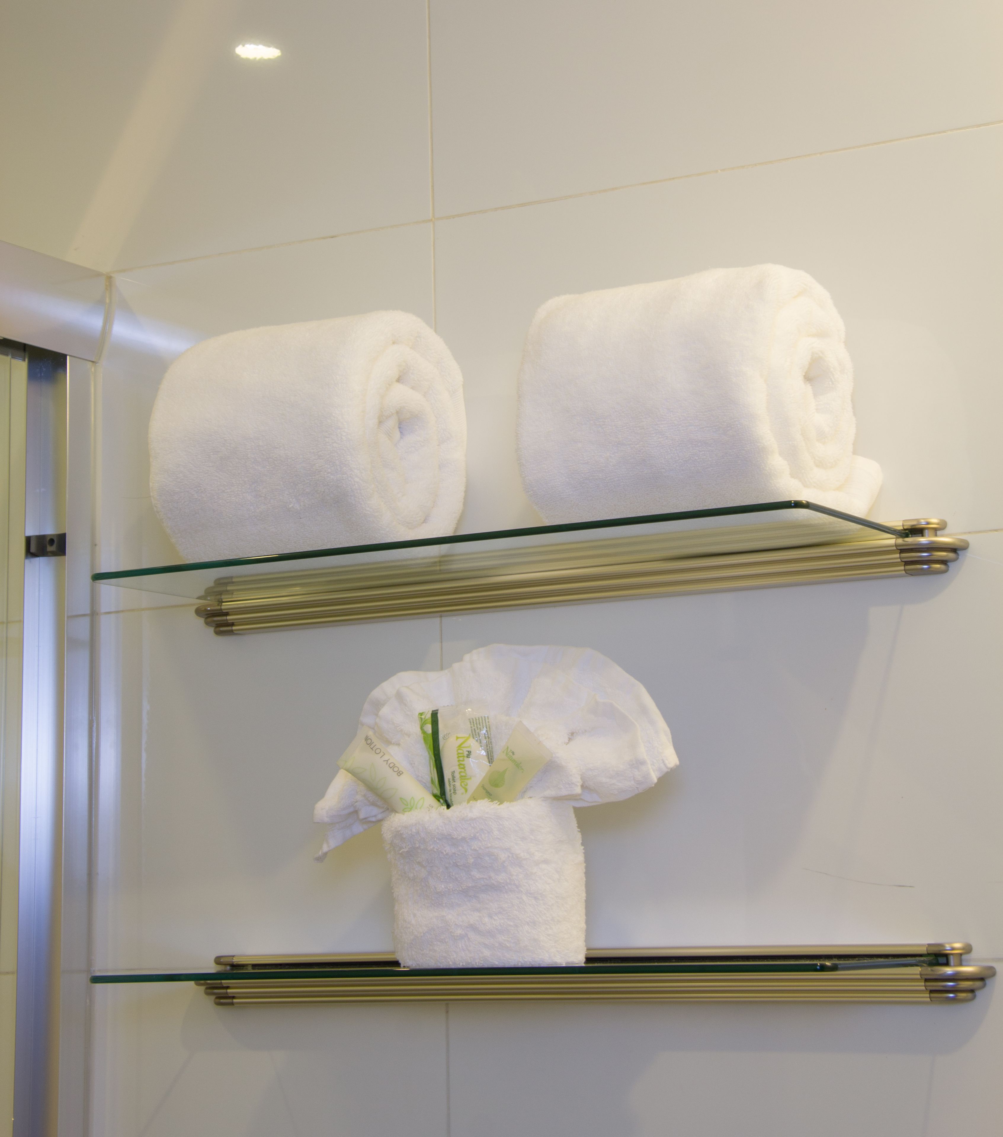 shower, free toiletries, towels