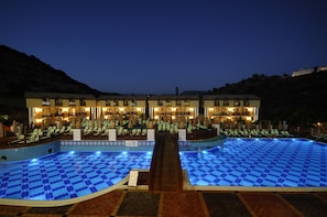 Indoor pool, 2 outdoor pools, pool umbrellas, sun loungers - Club Konakli Hotel (Alanya)