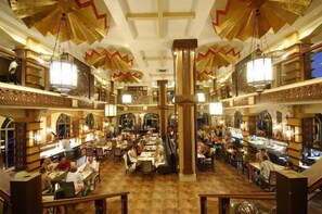 2 restaurants, breakfast, lunch, dinner served; international cuisine 