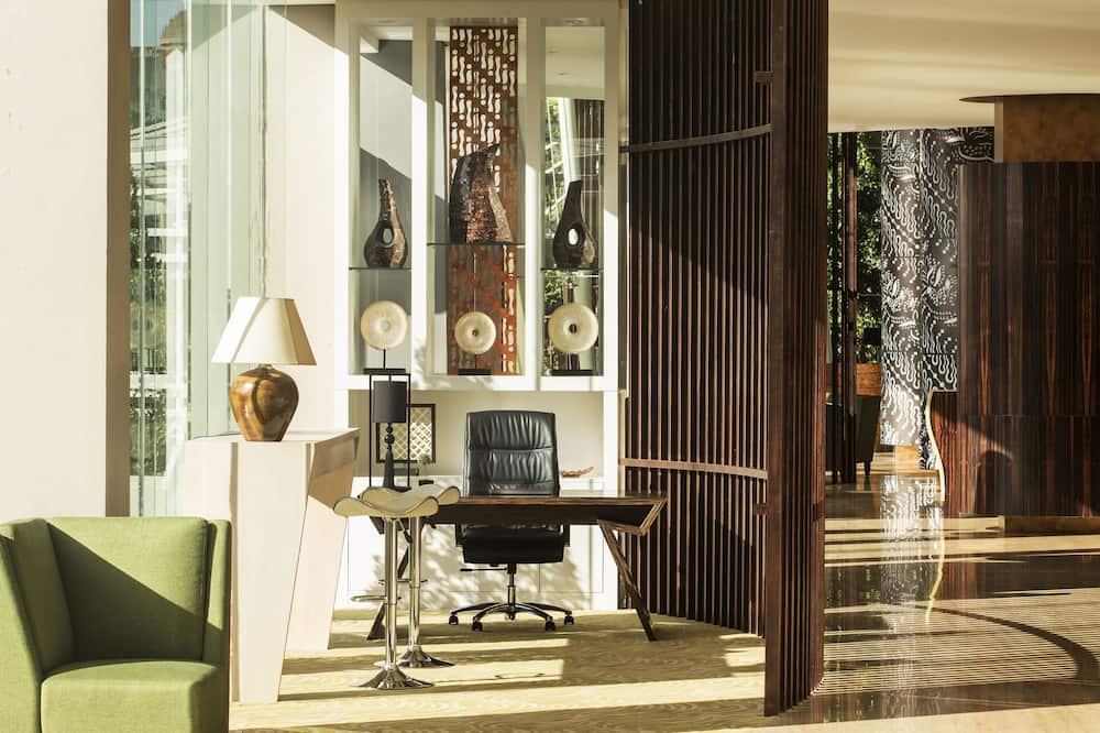 Nemuru Grand Bellevue Radio Dalam