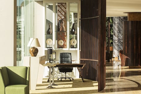 Interior. Nemuru Grand Bellevue Radio Dalam