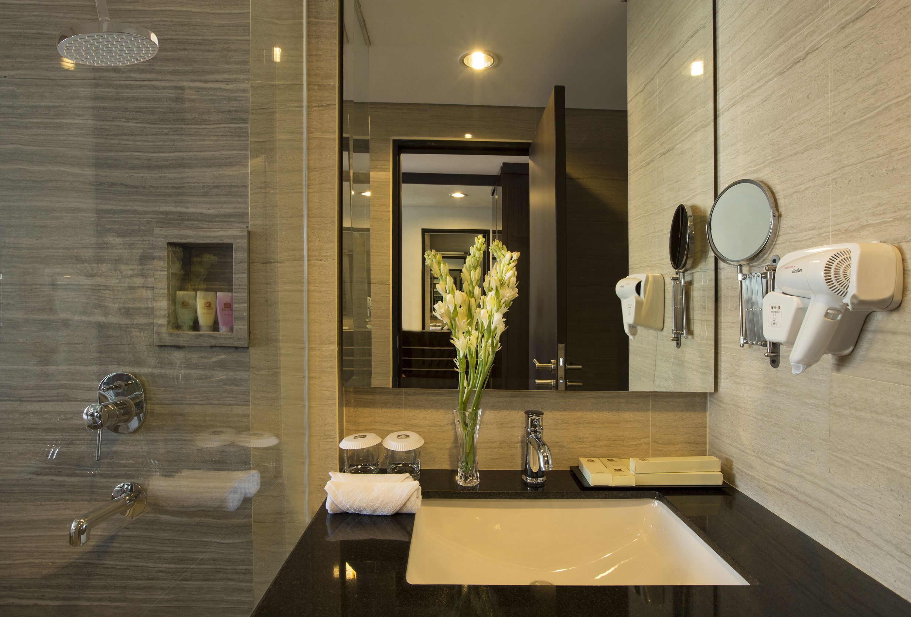 Photo - Aston Bellevue Radio Dalam