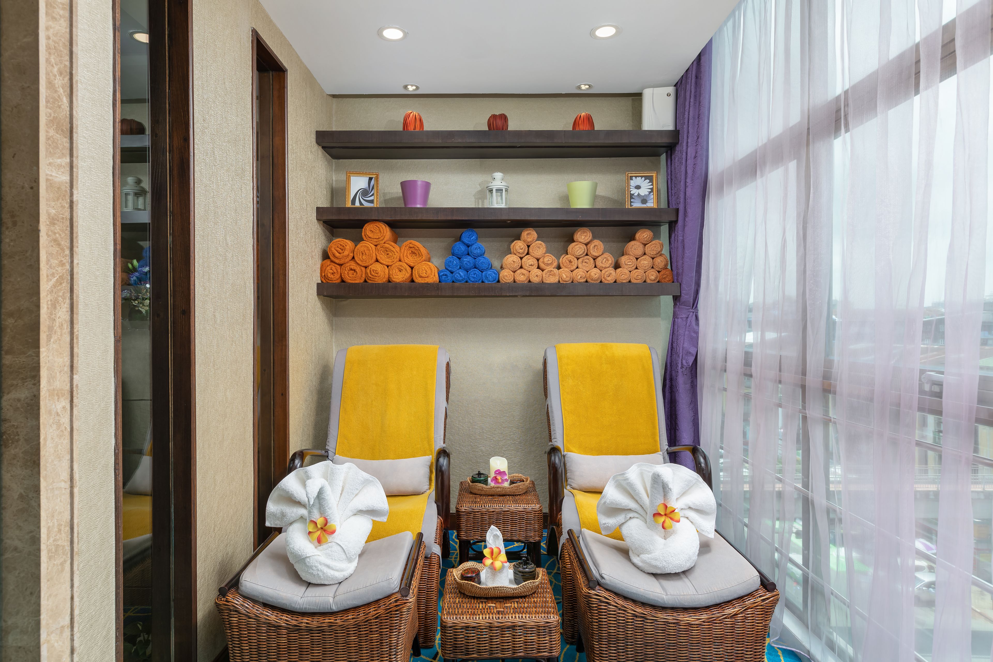 couples treatment room(s), thai massages, reflexology, massages