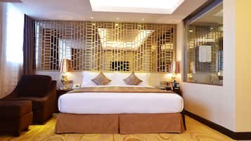 Phòng Premier, 1 giường đôi, ban công, quang cảnh thành phố | Minibar, két bảo mật tại phòng, màn/rèm cản sáng, phòng cách âm