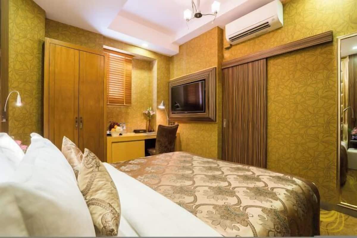 Minibar, in-room safe, blackout curtains, soundproofing