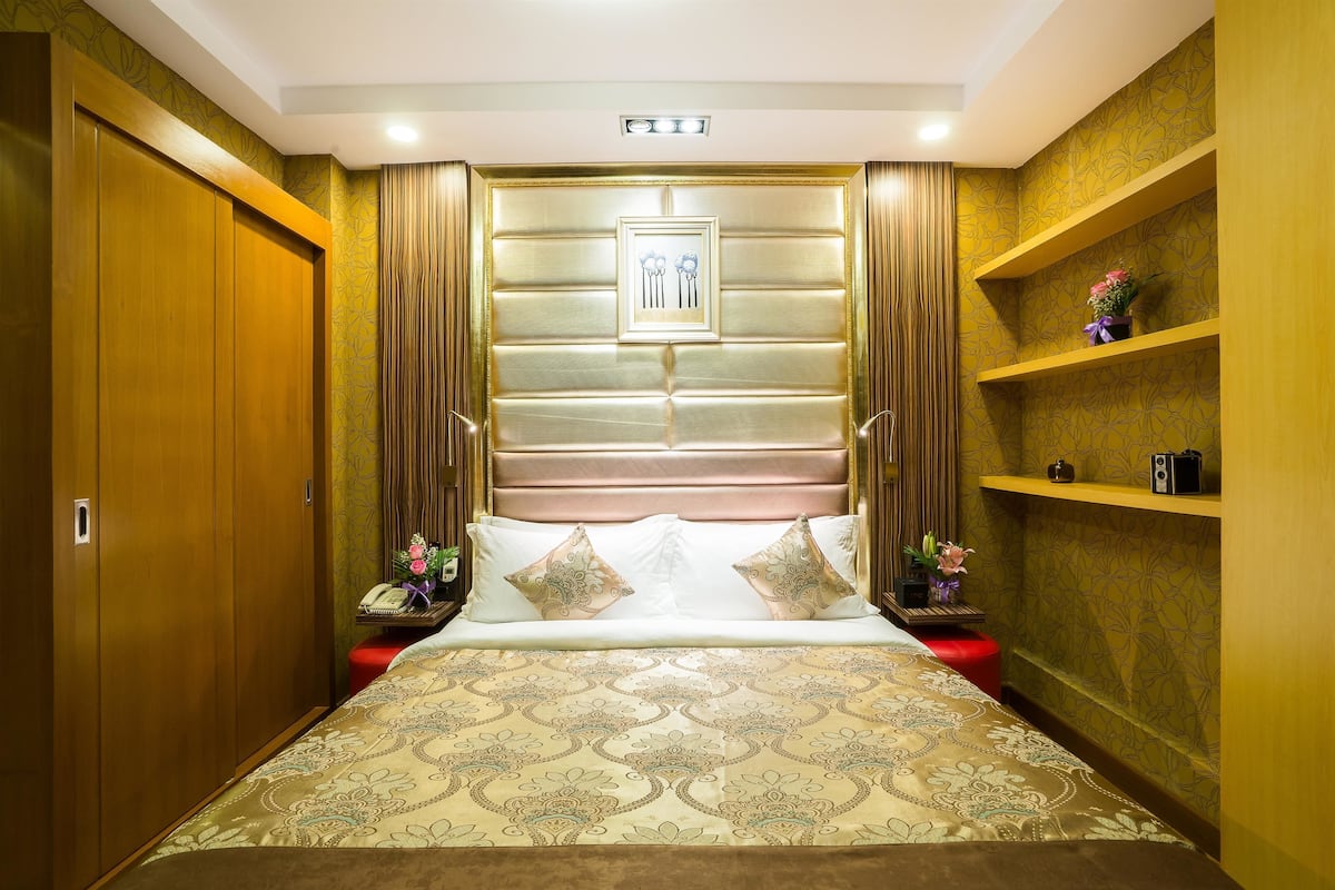 Deluxe Room, 1 Queen Bed, Non Smoking, City View