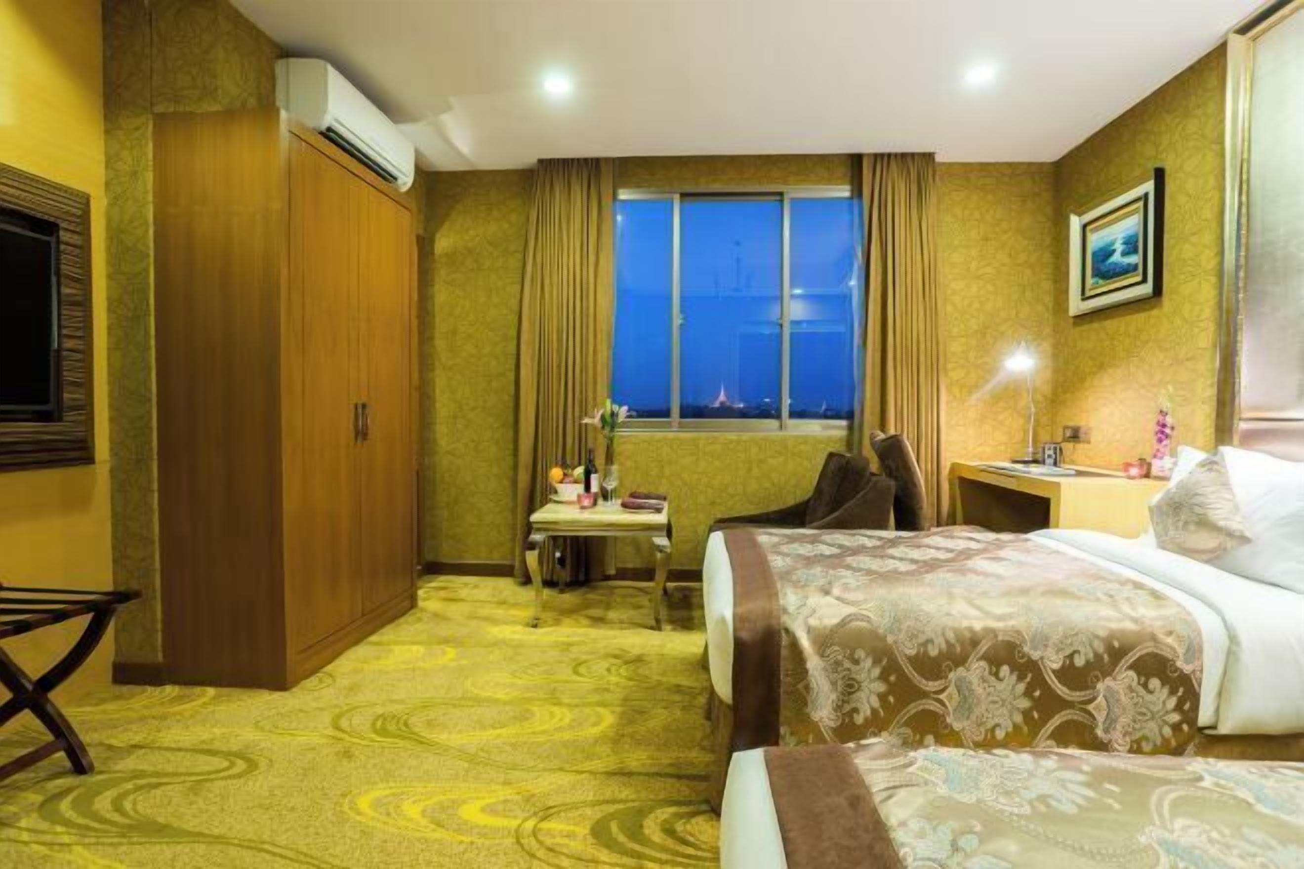 Minibar, caja de seguridad en la habitación y cortinas blackout 