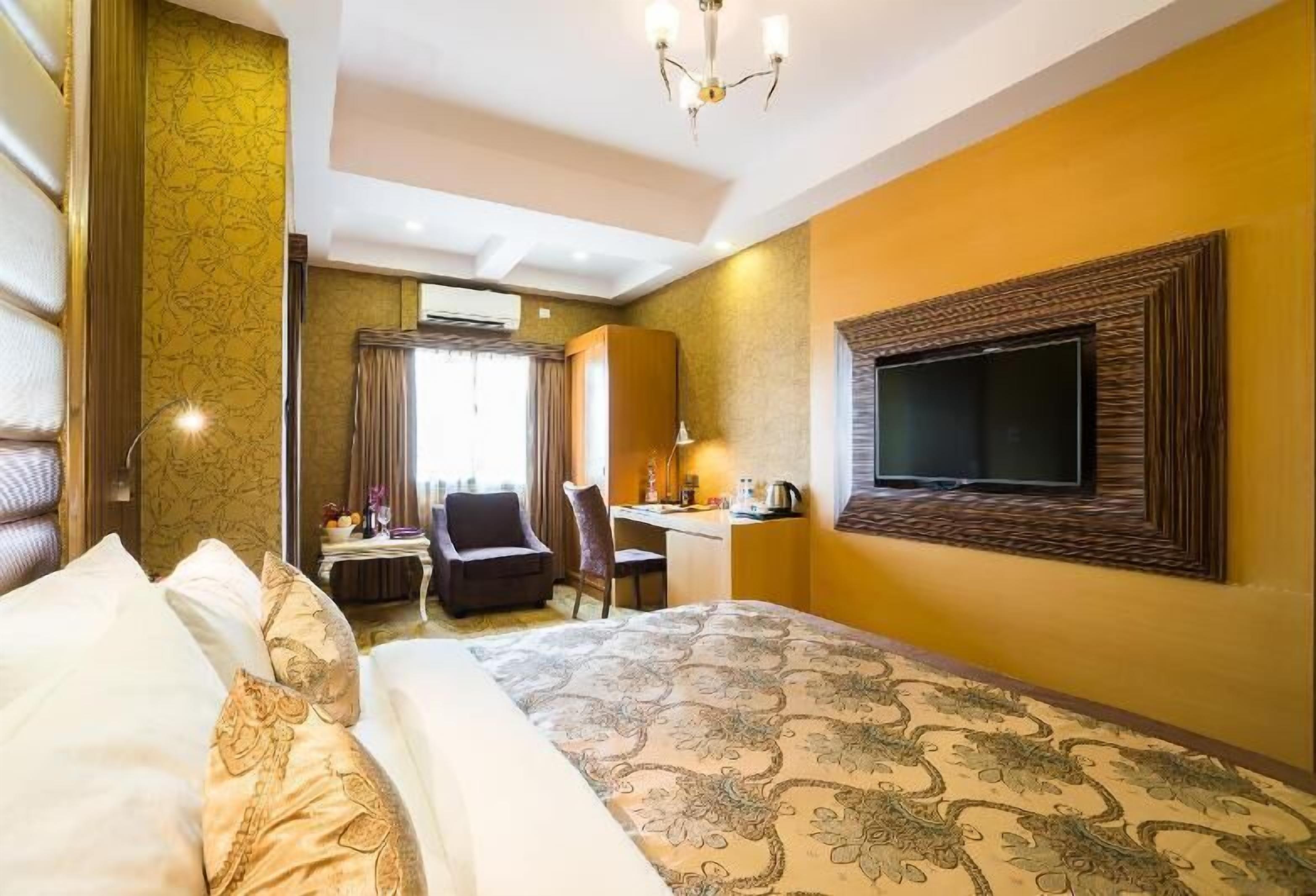 Minibar, in-room safe, blackout drapes, soundproofing