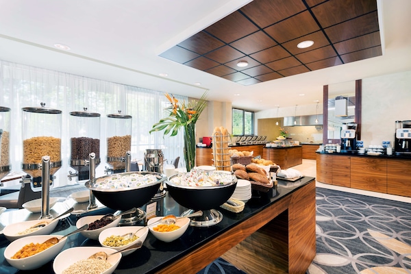 Sarapan bufet setiap hari (PLN 70 seorang)