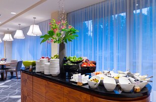 Daily buffet breakfast for a fee
