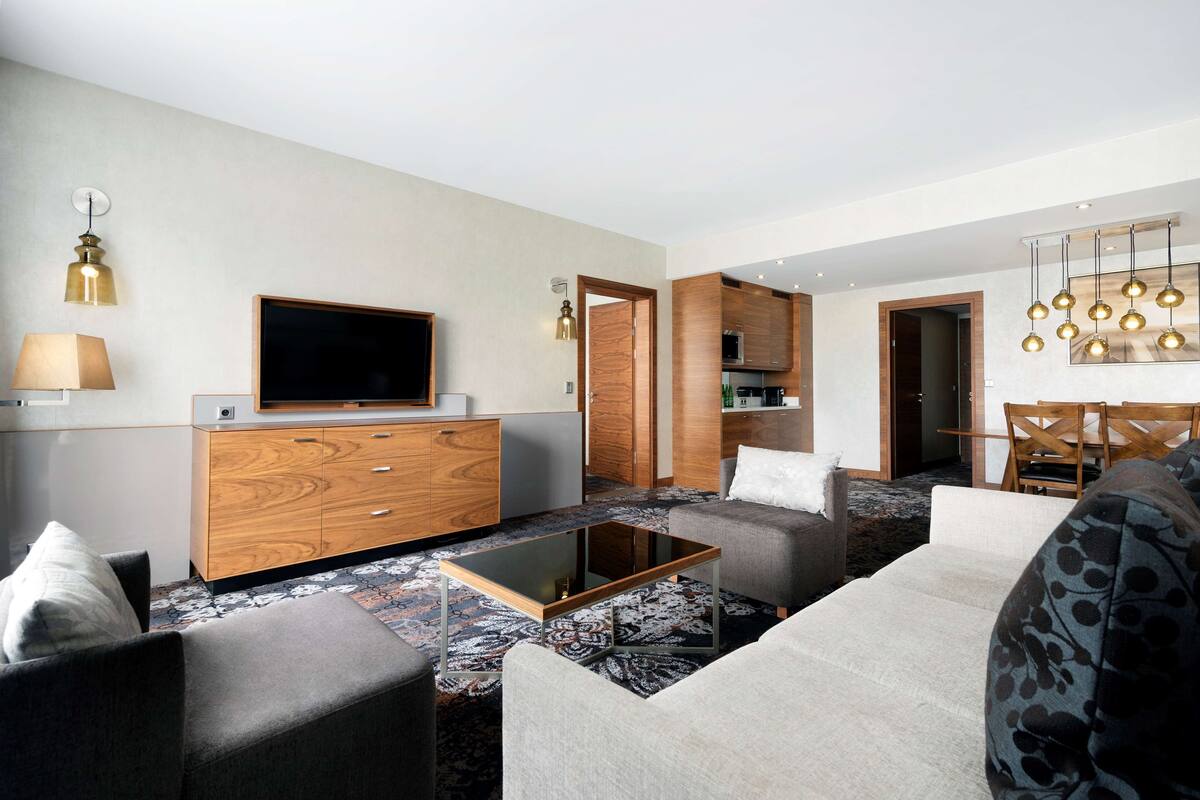 Suite – president, 1 kingsize-seng, ikke-røyk | Oppholdsområde | LCD-TV