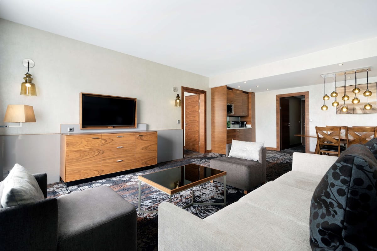 Presidential Suite, 1 King Bed, Non Smoking (Lounge Access) | Living area | LCD TV