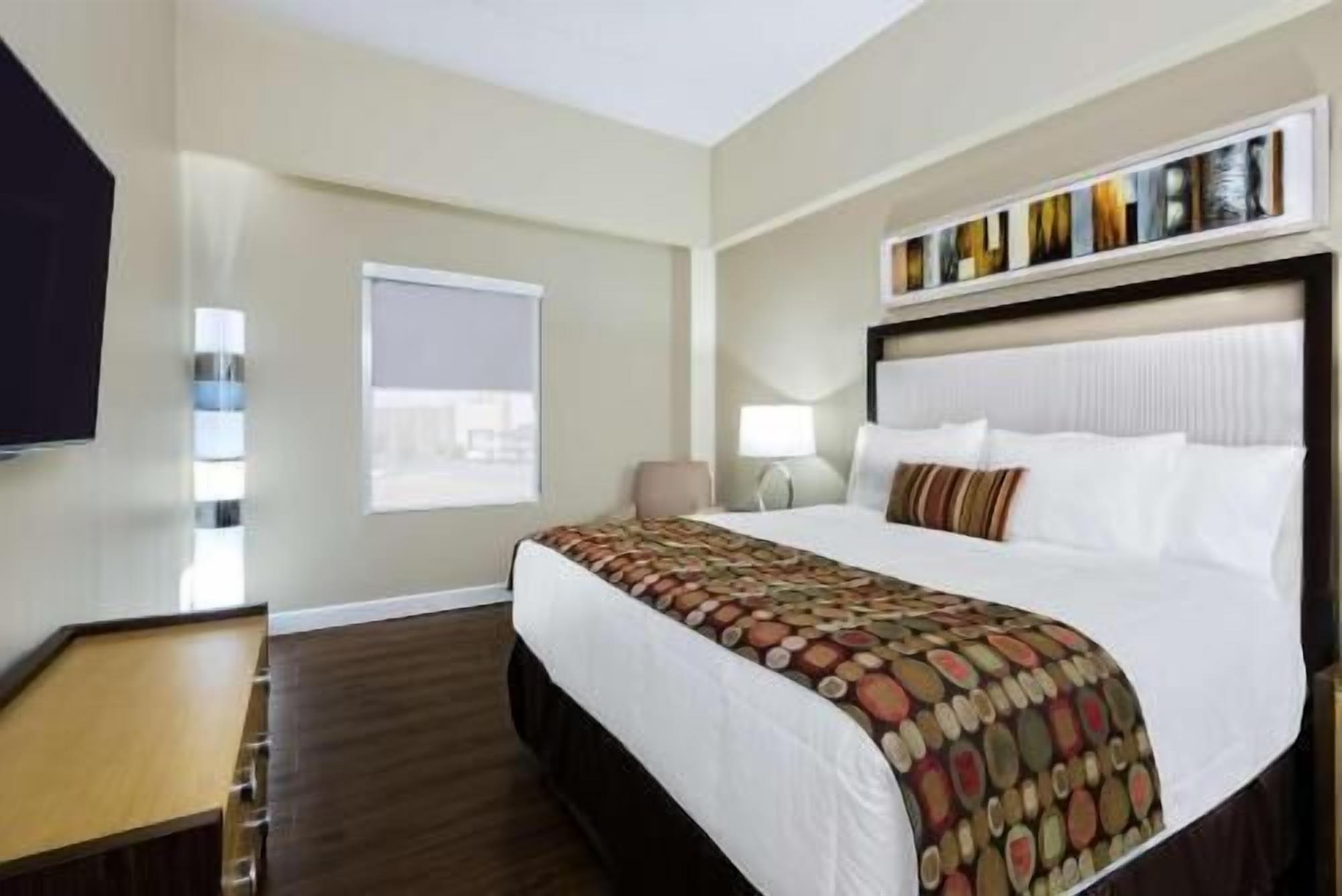 Premium bedding, in-room safe, desk, iron/ironing board
