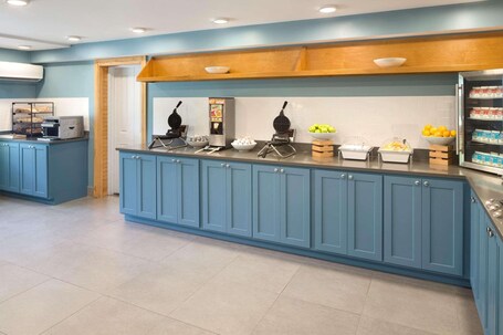 Country Inn Suites by Radisson, Gatlinburg, TN - Image 3