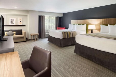 Country Inn Suites by Radisson, Gatlinburg, TN - Image 2