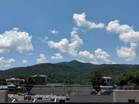 Country Inn Suites by Radisson, Gatlinburg, TN - Image 9