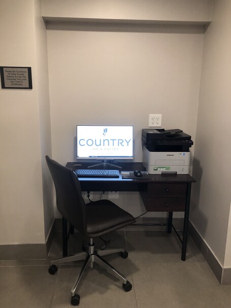 Country Inn Suites by Radisson, Gatlinburg, TN - Image 15