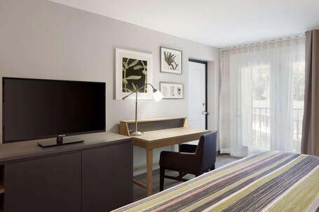Country Inn Suites by Radisson, Gatlinburg, TN - Image 28