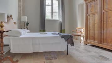Apartment, 2 Bedrooms | In-room safe, iron/ironing board, free cots/infant beds, free WiFi