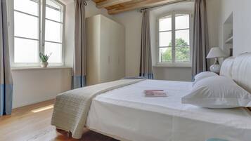 Apartment, 3 Bedrooms | In-room safe, iron/ironing board, free cribs/infant beds, free WiFi