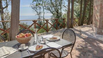 Deluxe Apartment, 2 Bedrooms, Patio | Terrace/patio