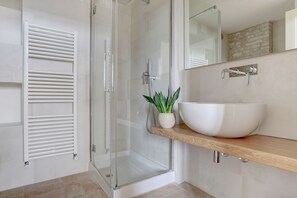 Apartment, 2 Bedrooms | Bathroom | Free toiletries, hair dryer, towels - Villa Vetta Marina - My Extra Home (Sirolo)
