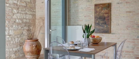 Appartement, 2 slaapkamers | Privékeuken | Een koelkast/vriezer, een oven, een kookplaat, een vaatwasser
