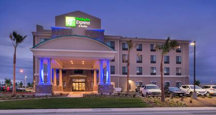 Holiday Inn Express & Suites Bakersfield Airport by IHG