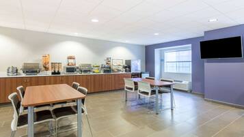 Free daily continental breakfast