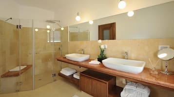 Shower, jetted bath, free toiletries, hair dryer