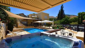 Kolam renang outdoor