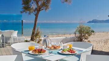 Breakfast and dinner served, international cuisine