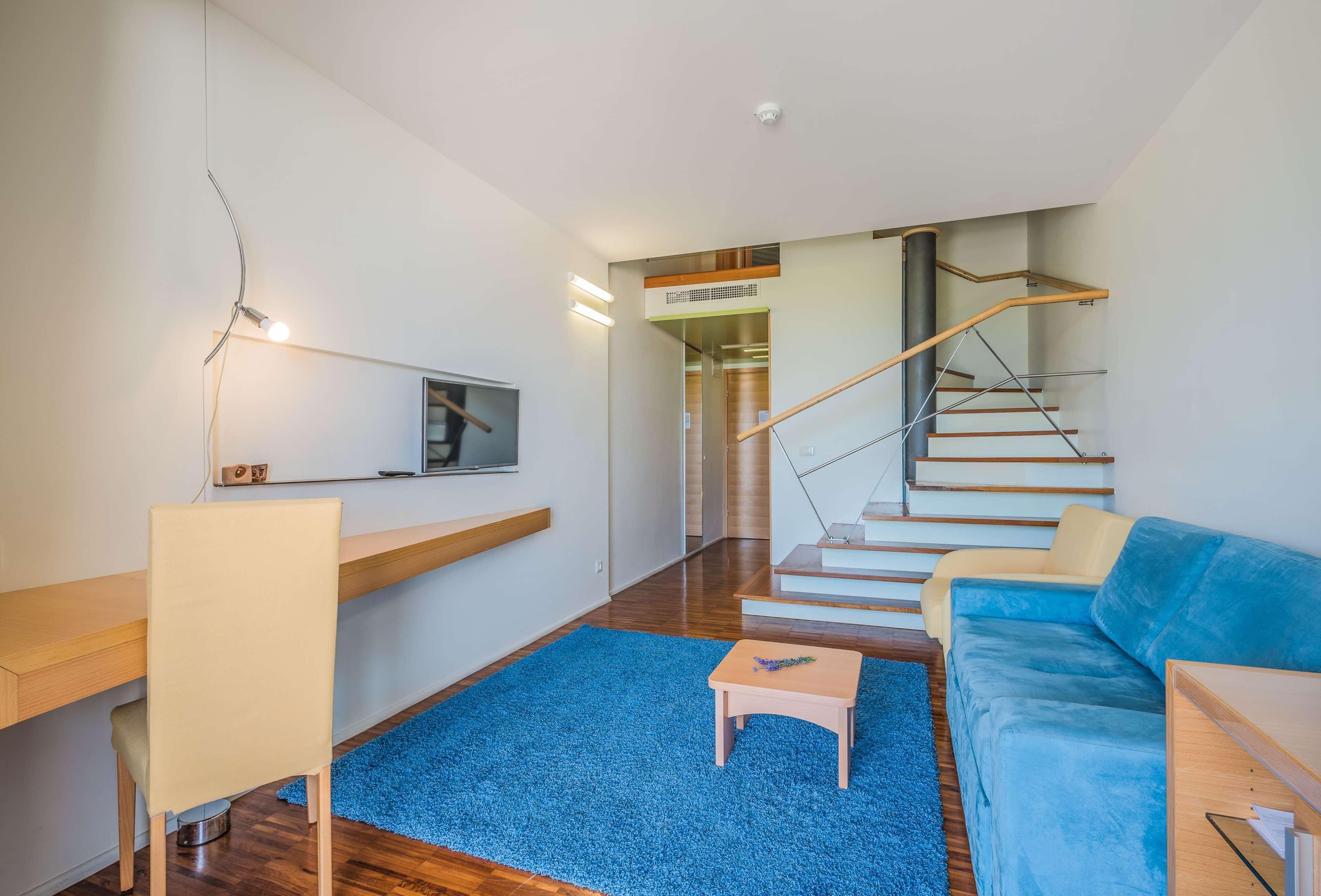 31-inch lcd tv with satellite channels, tv