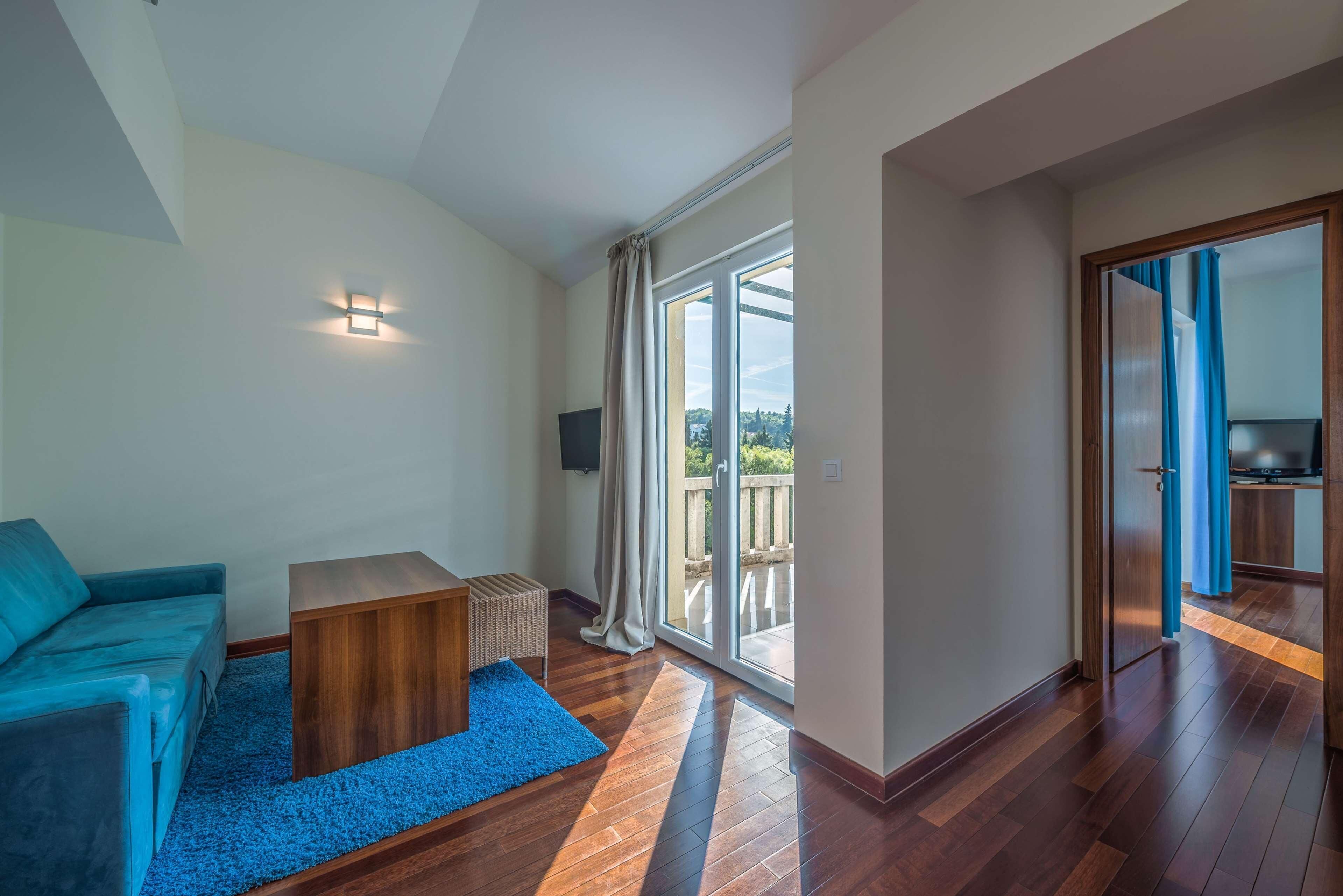 31-inch lcd tv with satellite channels, tv