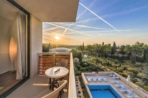 Breakfast and dinner served, Regional cuisine