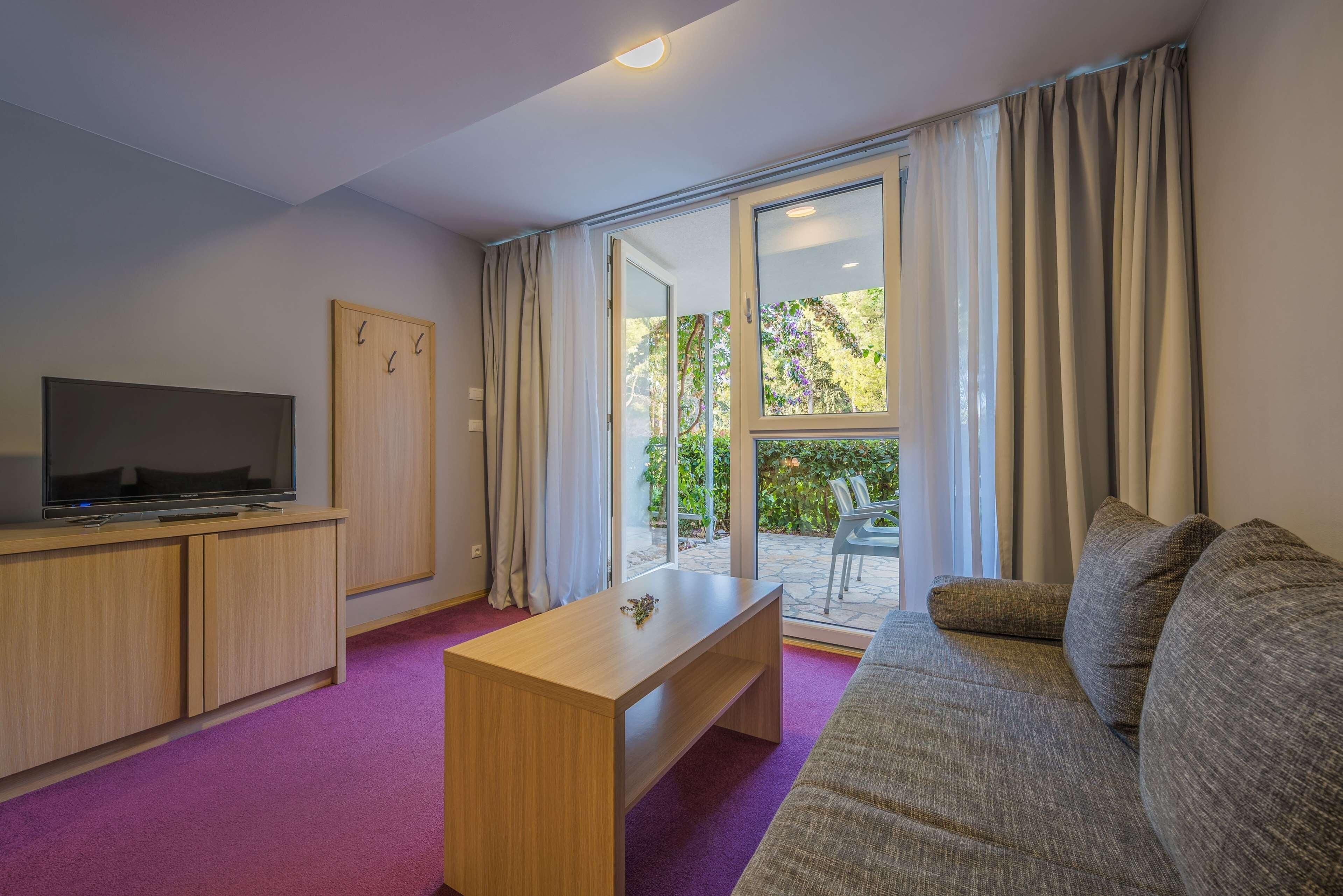 31-inch lcd tv with satellite channels, tv