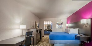 Chambre, 1 très grand lit, accessible aux personnes à mobilité réduite | Bureau, fer et planche à repasser, Wi-Fi gratuit, draps fournis