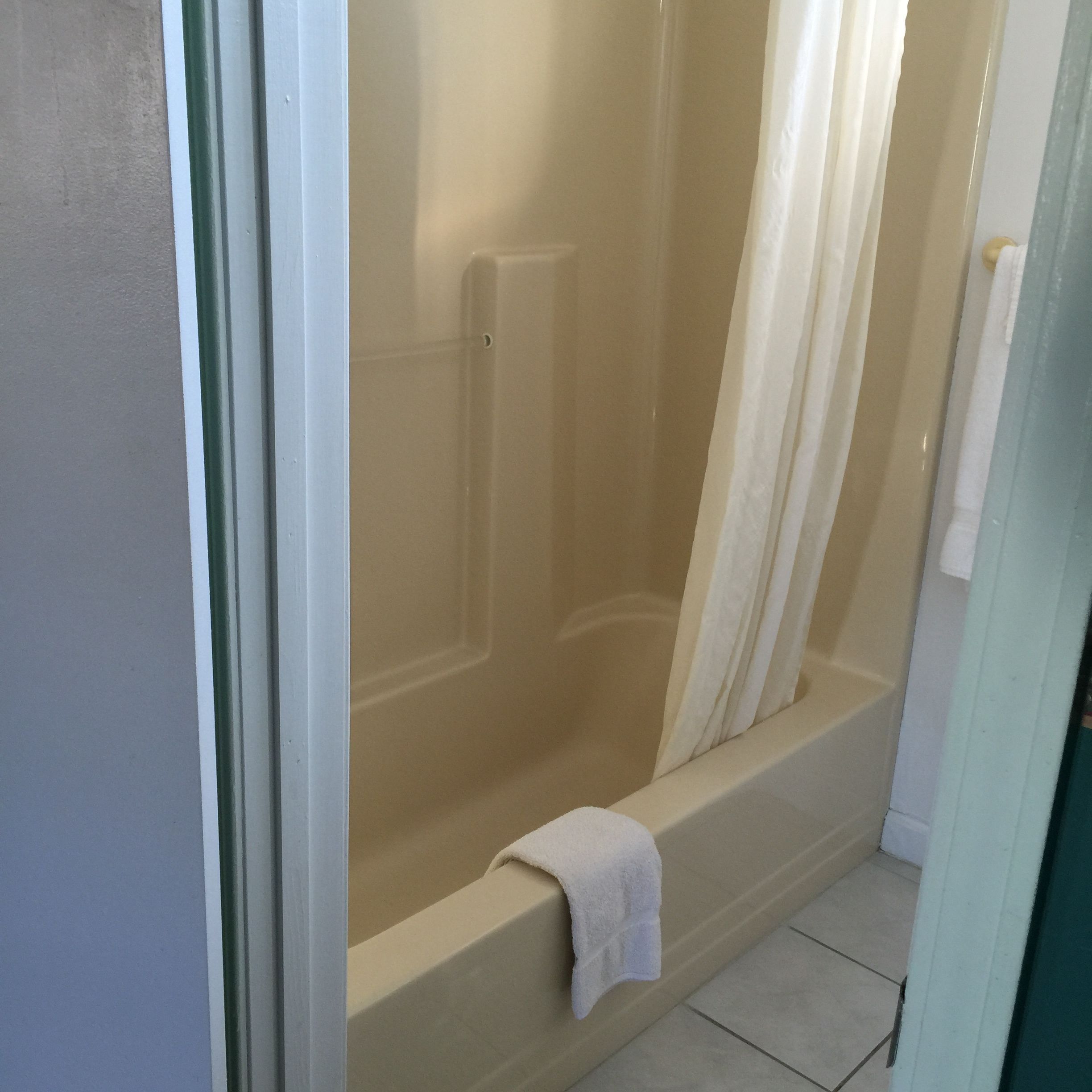 豪華客房, 1 張特大雙人床, 非吸煙房 (Whirlpool Tub) | 浴室 | 花灑/浴缸組合、免費梳洗用品、風筒
