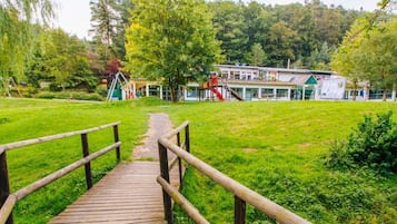 Children’s play area – outdoor