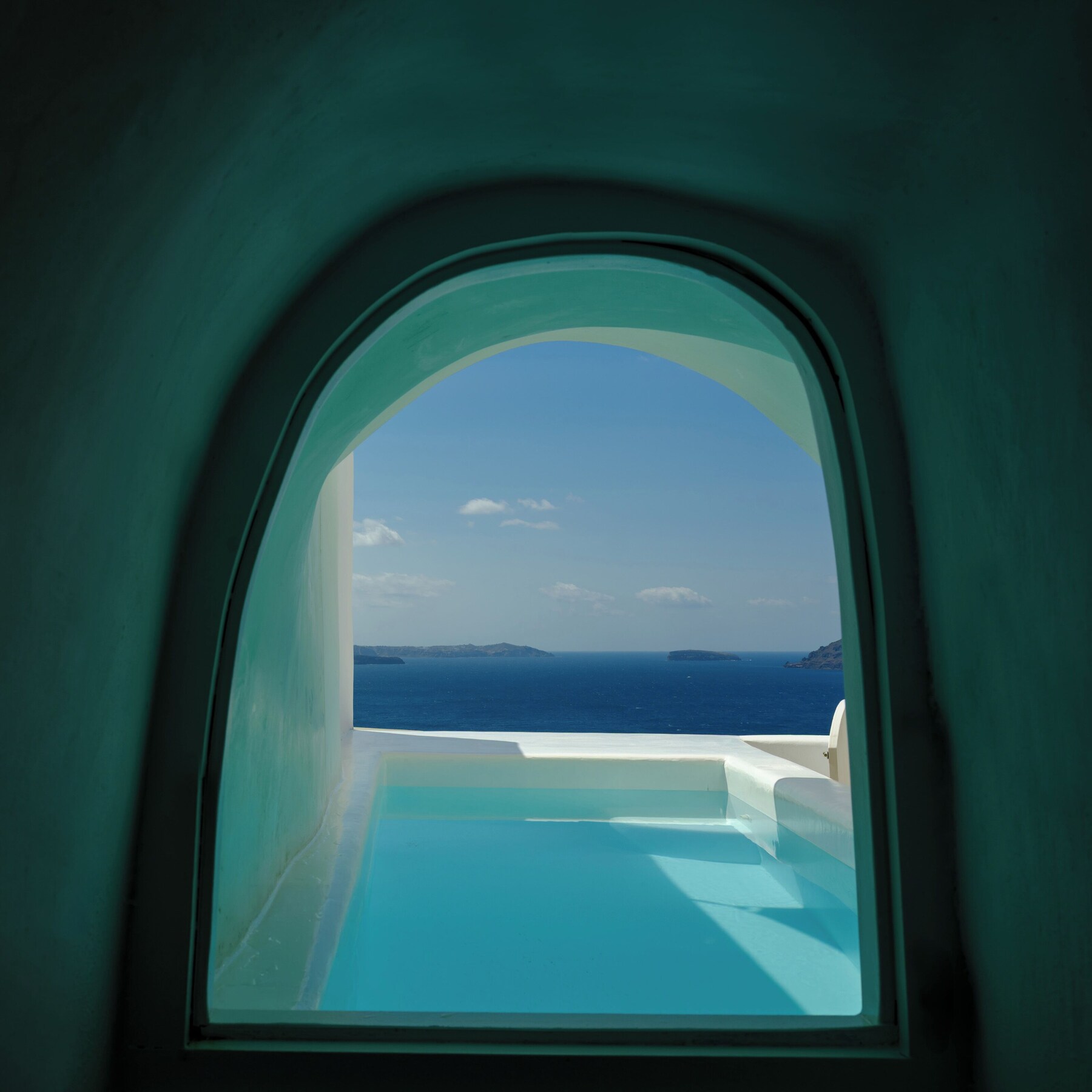 Aphrodite Suite with Outdoor heated Jacuzzi & Caldera View | Beach/ocean view