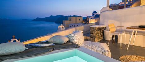 Artemis Suite with Outdoor heated Jacuzzi & Caldera View | Quang cảnh nhìn từ nơi lưu trú