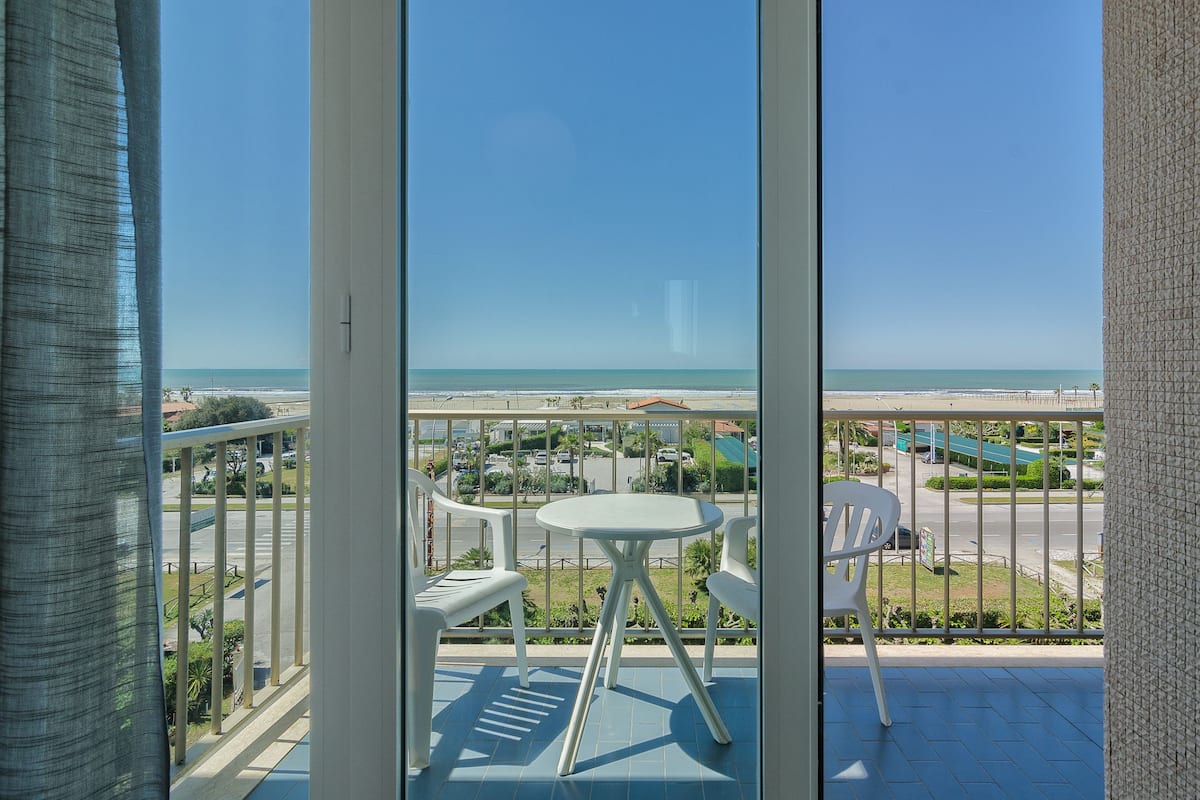 Quarto casal, 1 cama de casal, sacada, vista para o mar | Sacada