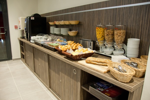 Café da manhã com buffet todos os dias mediante uma taxa
