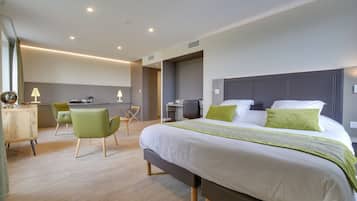 1 habitación, decoración personalizada, muebles diferentes y escritorio