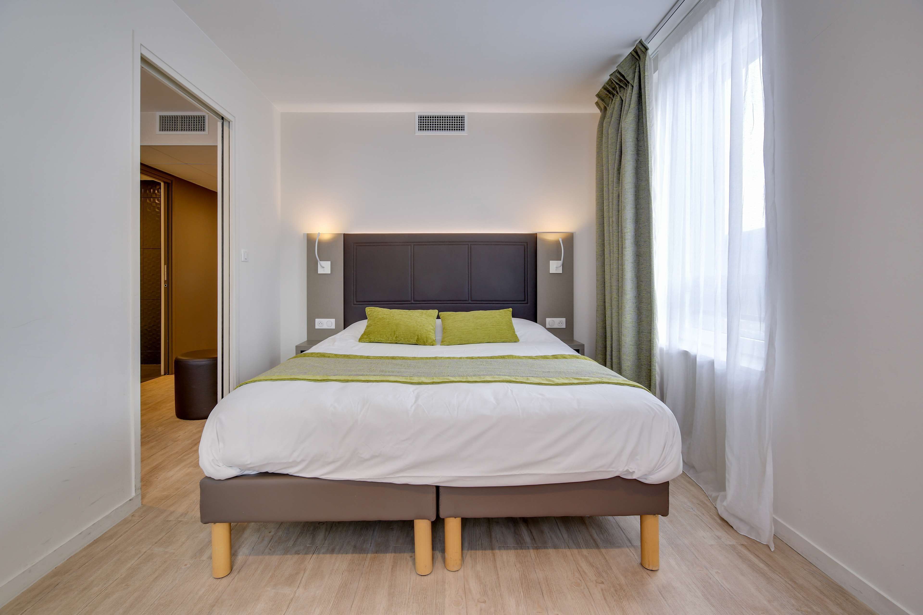 superior room | 1 bedroom, individually decorated, individually furnished, desk