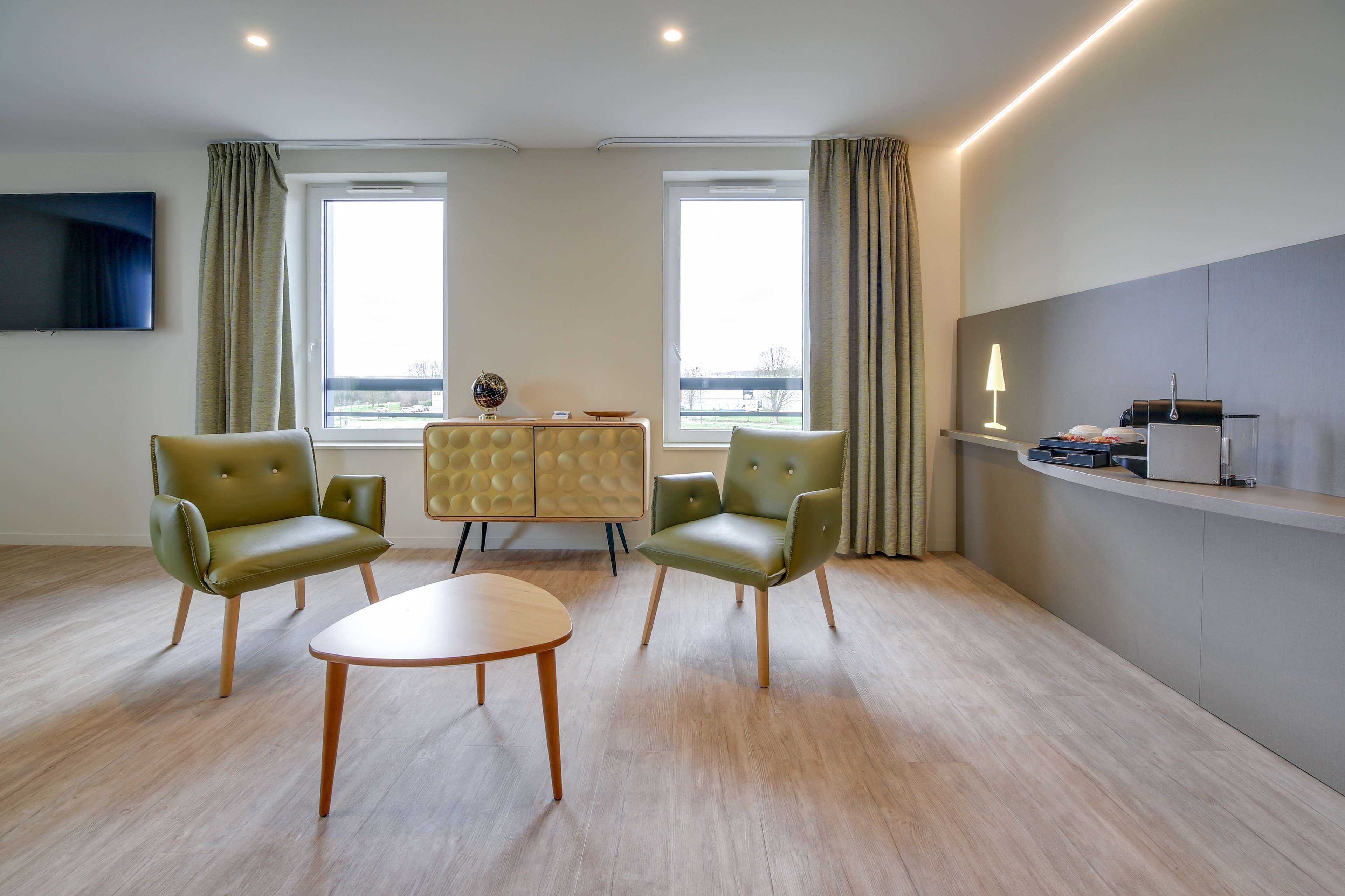 1 chambre, décoration personnalisée, ameublement personnalisé, bureau