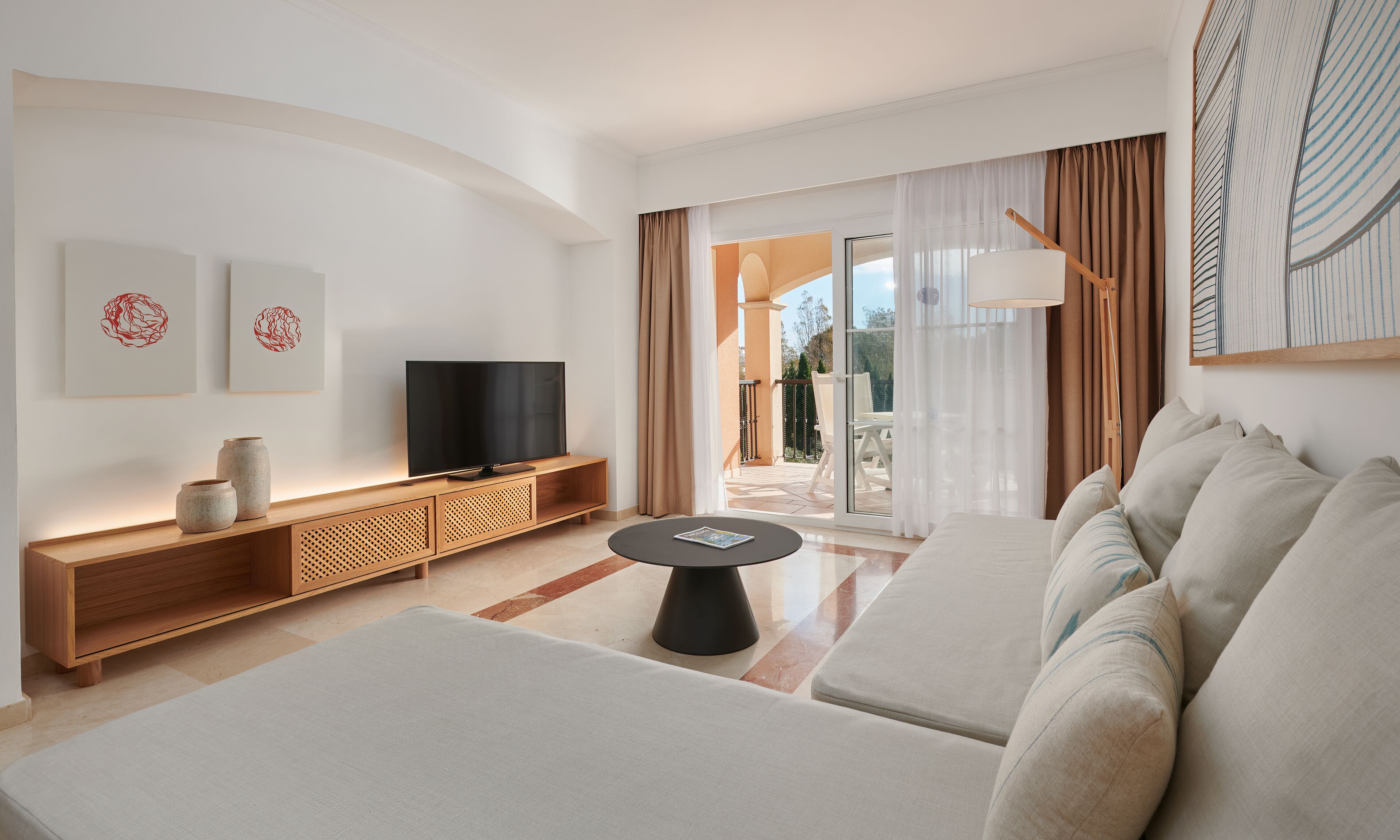 1 bedroom, frette italian sheets, premium bedding, down duvets