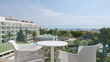 Premium tweepersoonskamer, balkon | Italiaanse Frette-lakens, luxe beddengoed, donzen dekbedden, een minibar