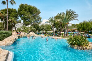 2 indoor pools, 3 outdoor pools, pool umbrellas, pool loungers